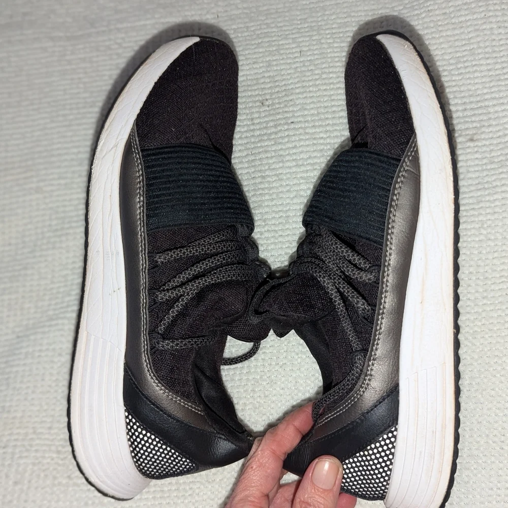 Under‎ Armour Black Athletic Shoes with Midfoot Strap